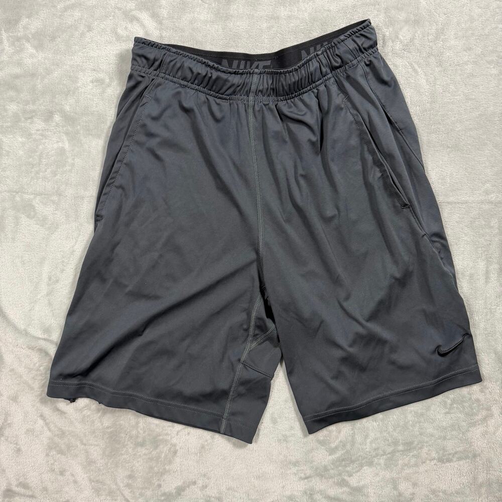 Nike Dri-FIT Mens Medium Gray Black Athletic Training Running Shorts Pockets